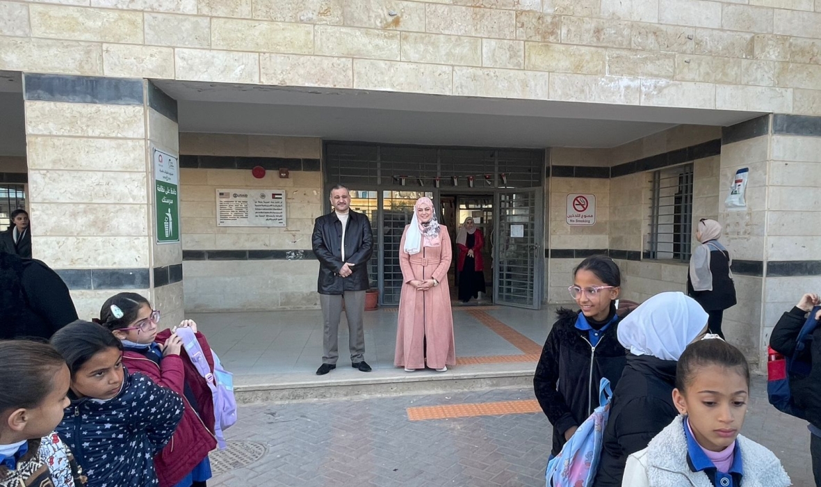 الجريري يشارك فعاليات الطابور الصباحي في مدرسة نسيبة المازنية الثانوية للبنات.