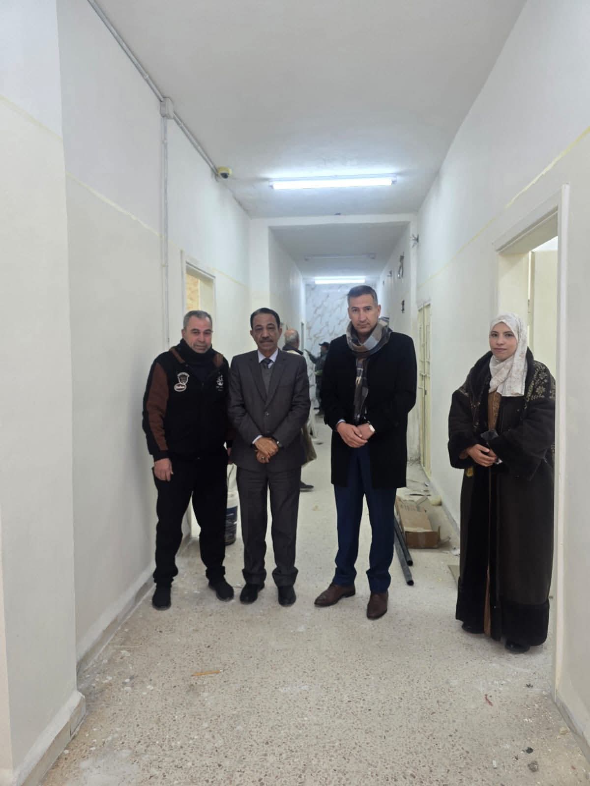 مدير تربية الموقر يتابع أعمال الصيانة الجزئية  في مدرسة الهاشمية