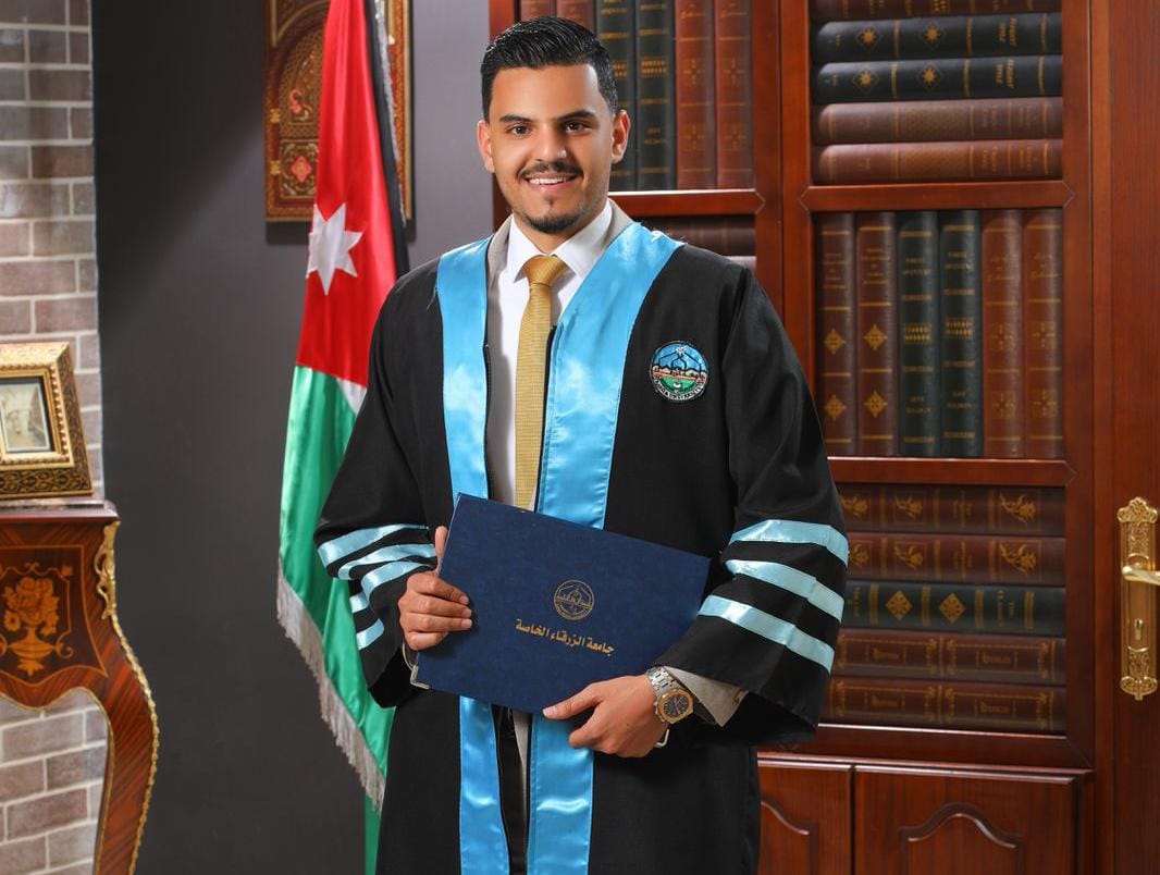 المسند يحتفل بتخرّج نجله المحامي يزن محمد يحيى المسند