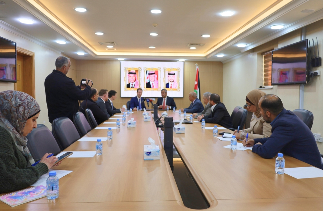 الطاقة توقع مذكرة تفاهم لاستكشاف والتنقيب عن غاز الهيليوم في البحر الميت