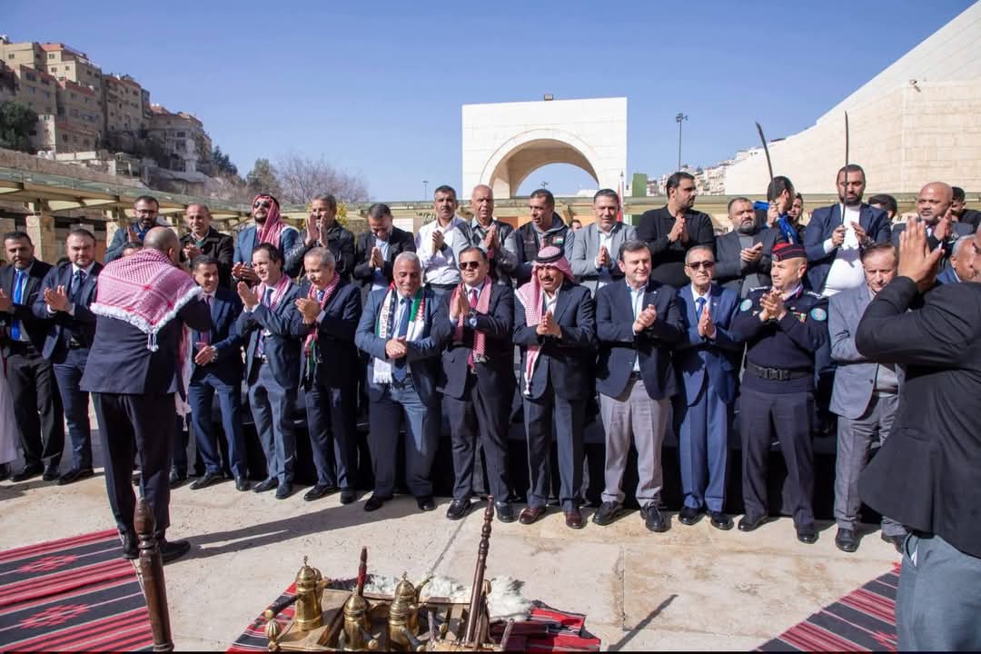 السياحة والآثار تحتفلان بعيد ميلاد الملك