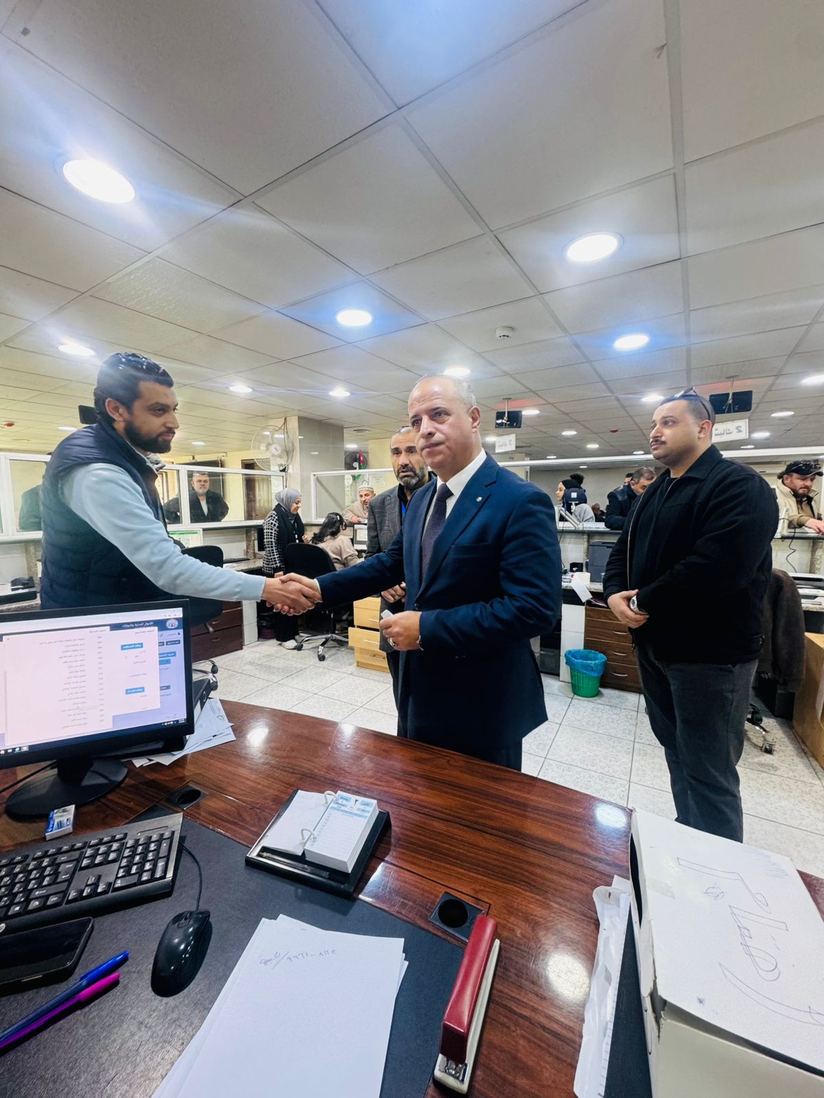 متصرف لواء الجامعة يتفقد الأحوال المدنية وأراضي شمال عمّان ويوجّه بتسريع إنجاز معاملات المواطنين...صور