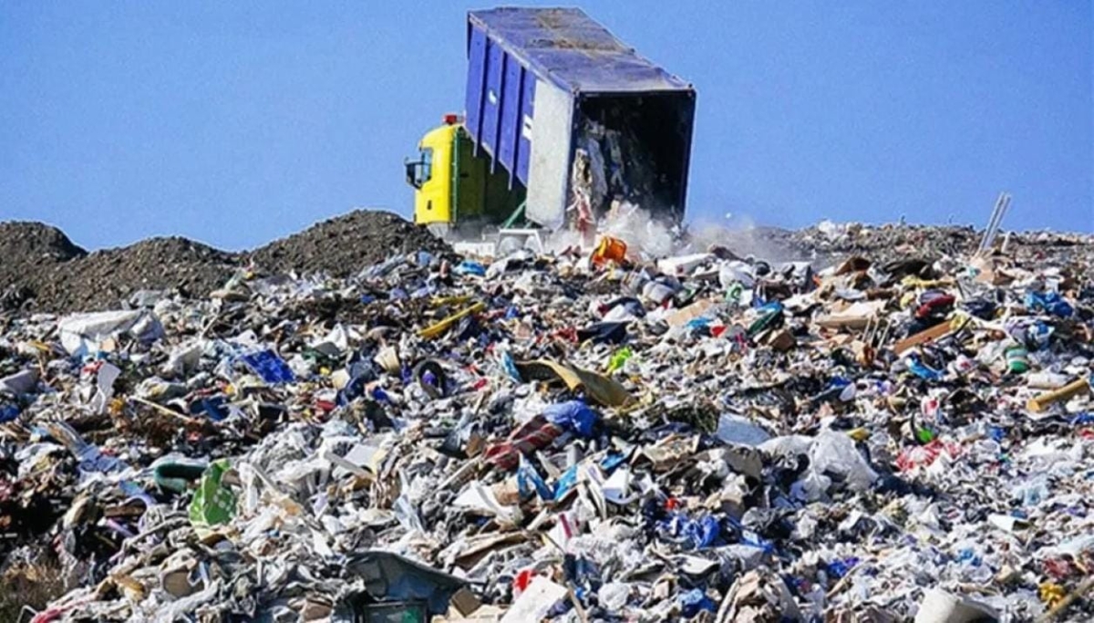 الحكومة: شركات خاصة لجمع وإعادة تدوير وطمر النفايات