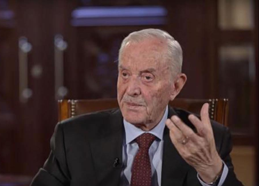 عاجل  رئيس الوزراء الأسبق أحمد عبيدات في ذمة الله