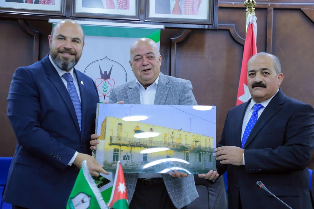 مجلس عمداء جامعة اليرموك يعقد اجتماعه الدوري في بلدية إربد لتعزيز الشراكة مع الإدارة المحلية...صور