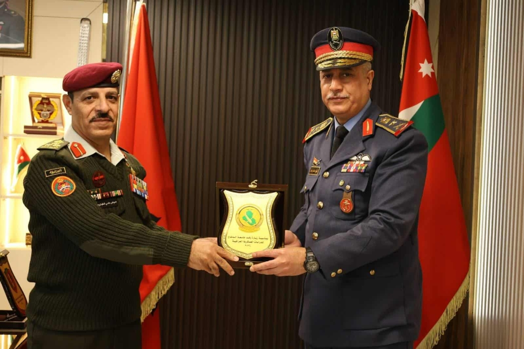 وفد عراقي يزور الجناح العسكري لجامعة مؤتة ويطلع على العملية التدريبية...صور