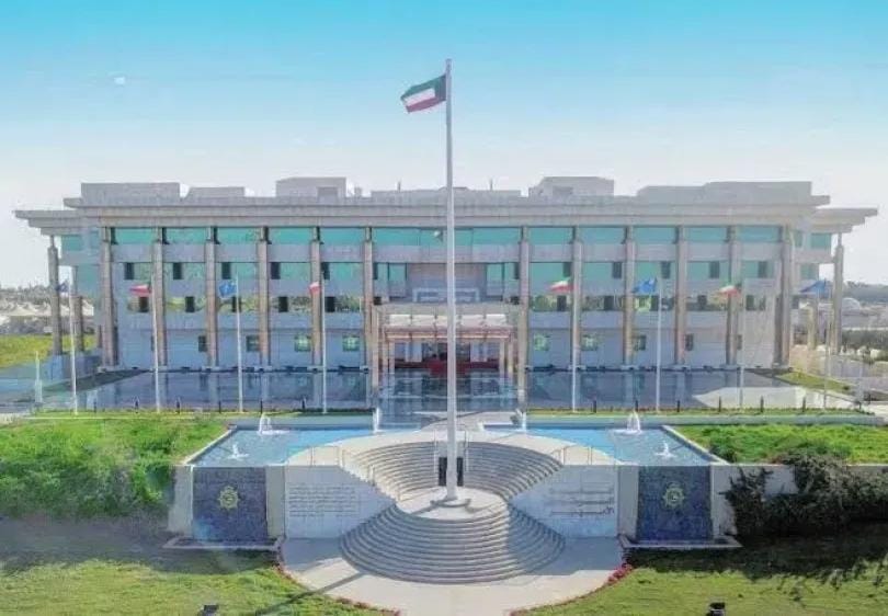 ضربة أمنية تهز الكويت.. تفكيك شبكة دولية غسلت 100 مليون دينار