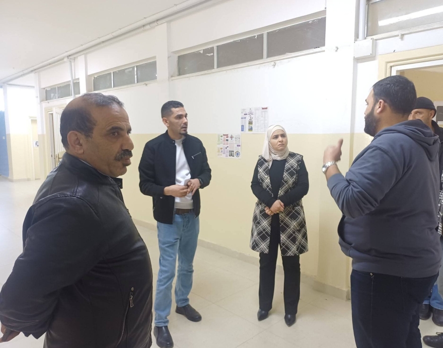 الخريشا تتفقد سير دوام طلبة BTEC في مدرسة طلحة بن عبيد الله الثانوية للبنين