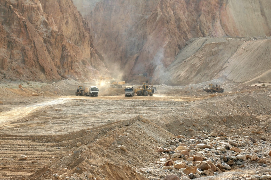 الأشغال: إنجاز معالجات هندسية لـ 52 موقعاً تضررت من السيول والانهيارات بكلفة 9 ملايين دينار.