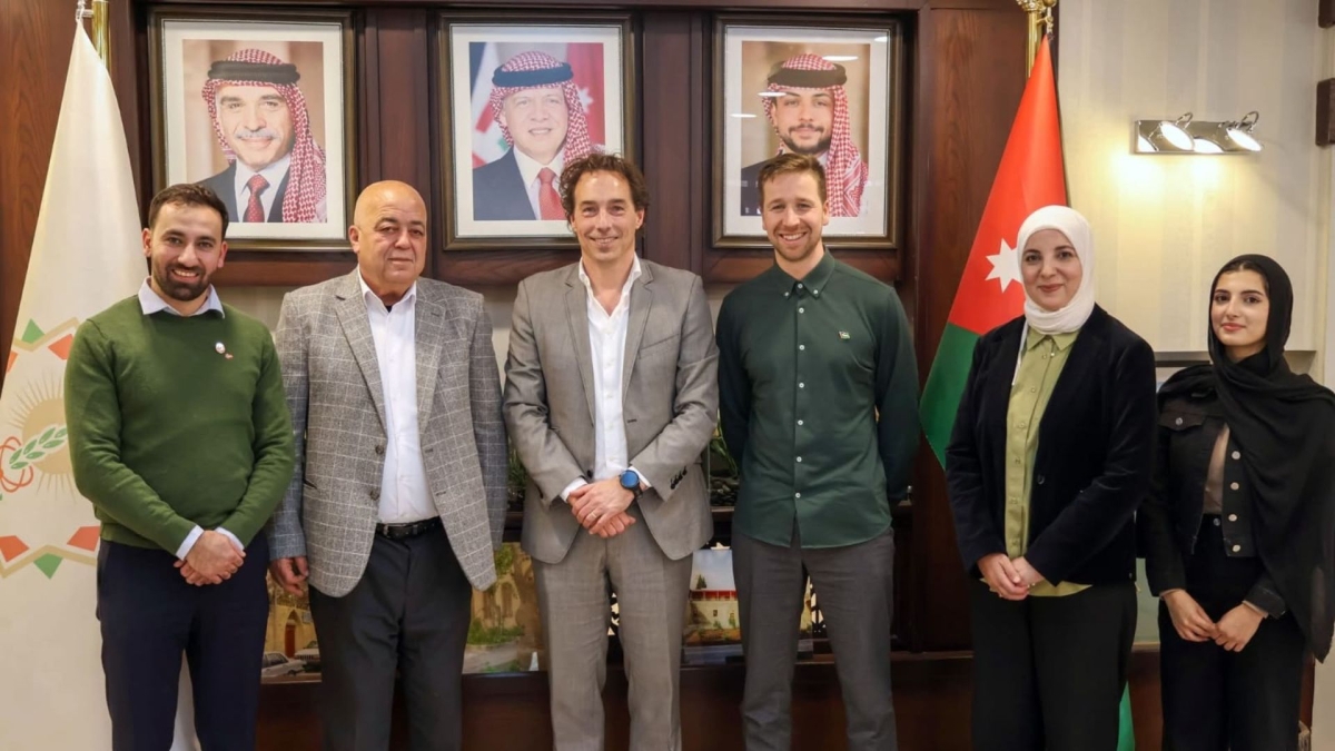 بلدية اربد تبحث مع شركة هولندية التعاون في الحصاد المائي والتكيف المناخي