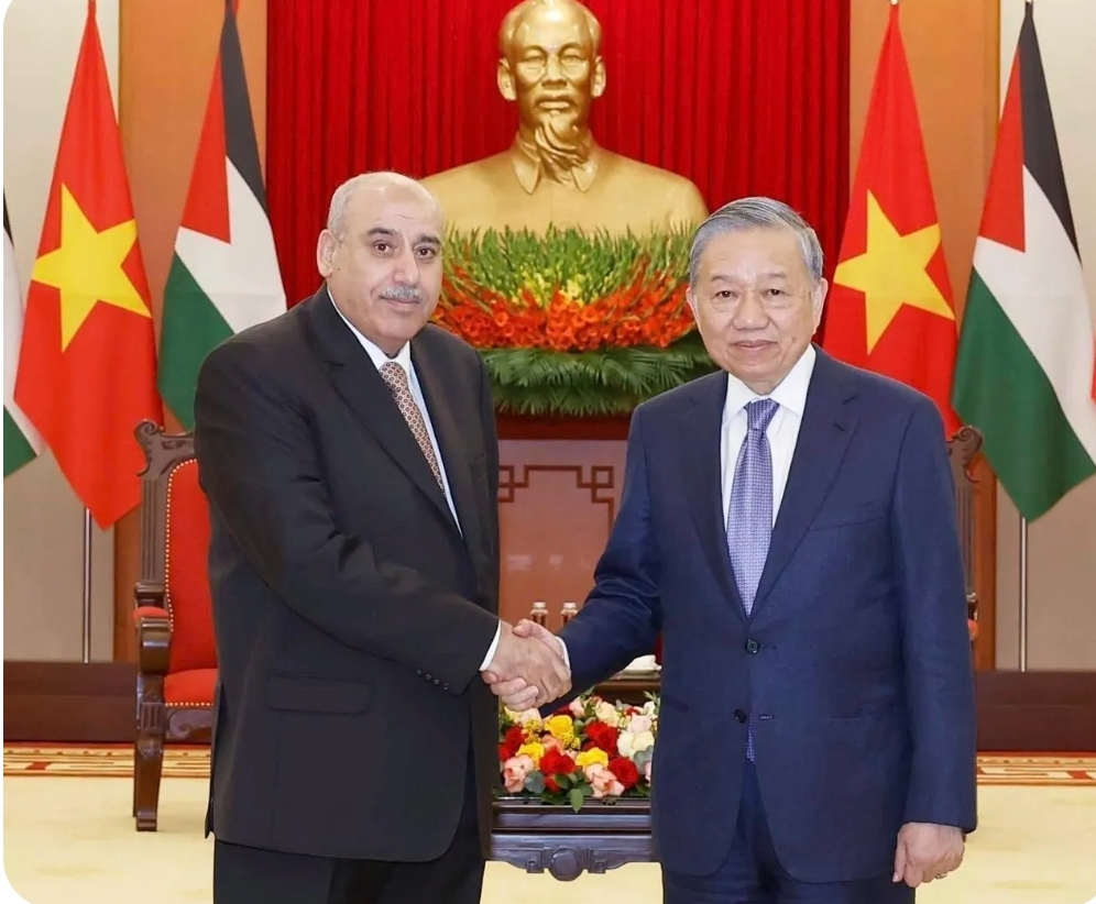 القاضي يشيد بتطور (الذكاء الاصطناعي) في فيتنام