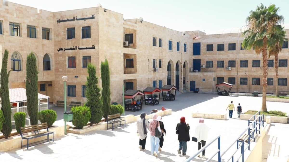 طلبة كلية التمريض في جامعة الزرقاء يحققون تميزًا وطنيًا في امتحان مزاولة المهنة لعام   2025