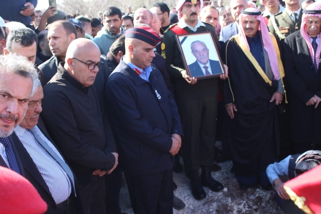 الأمن العام يُشارك بتشييع جثمان دولة رئيس الوزراء الأسبق أحمد عبيدات