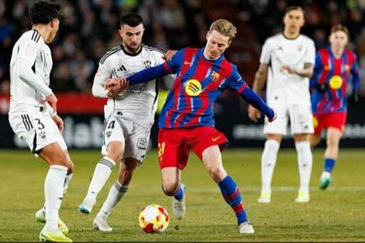 فرينكي دي يونغ يثبت نفسه نجم برشلونة في غياب بيدري