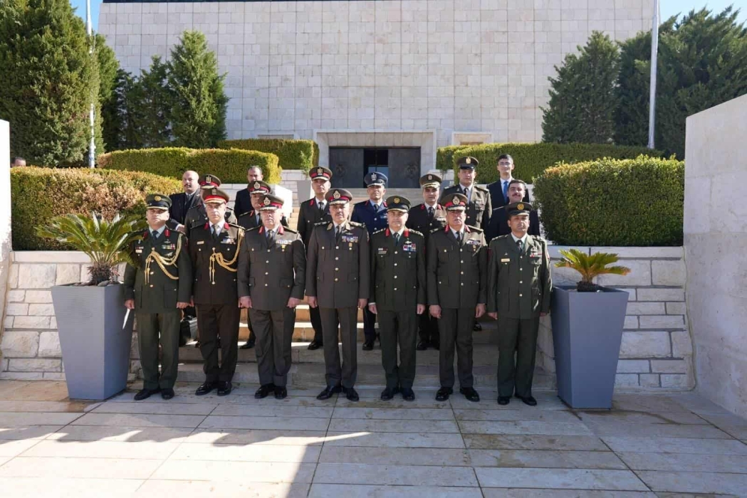 رئيس أركان حرب القوات المسلحة المصرية يزور صرح الشهيد عمّان...صور