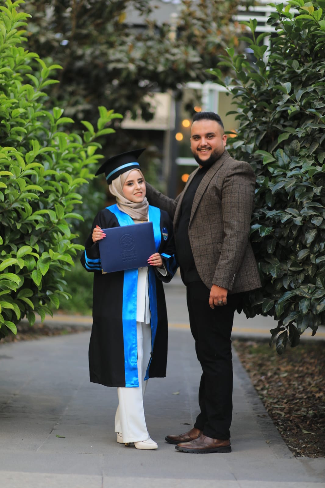 أحمد راضي الخلايلة يهنئ شقيقته سجى بتخرجها من جامعة الزرقاء الخاصة