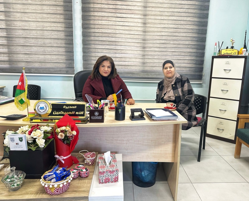 العجارمة تتفقد مدارس منطقة السويسة