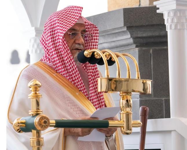 إمام المسجد الحرام: الفقه والزهد والبصيرة مفاتيح الخير، والقناعة واليقين سبيل الطمأنينة والكمال