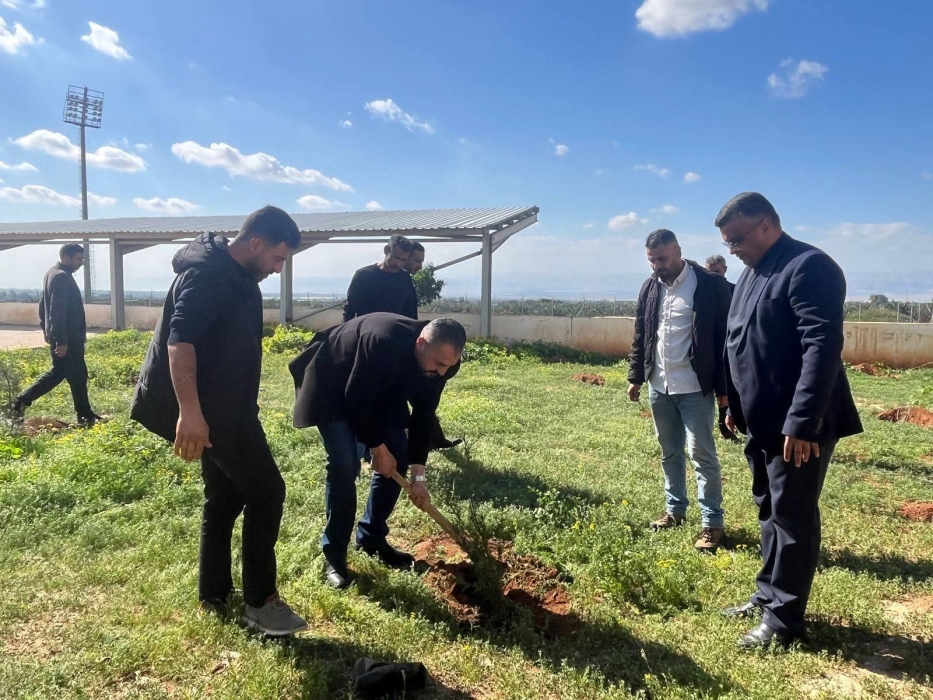 شباب البلقاء يزرعون 500 شجرة في مجمع وبيت شباب مصطفى العدوان دعمًا للتشجير الوطني