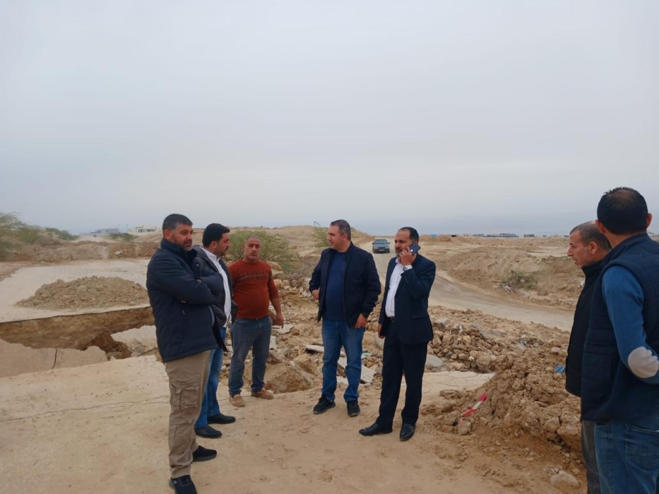 سلطة وادي الاردن تبدأ تنفيذ اعمال صيانة مؤقتة لطريق دافوس – الشونة الجنوبية...صور وفيديو