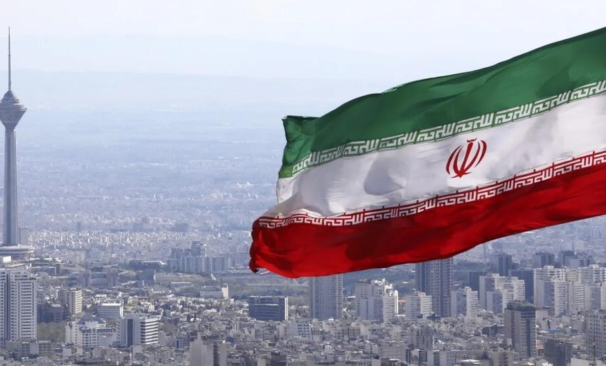 الصين وباكستان تدعوان رعاياهما إلى مغادرة ايران