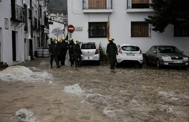إسبانيا تُجلي الآلاف جنوب البلاد وسط تحذيرات من «قطار عواصف» جديد