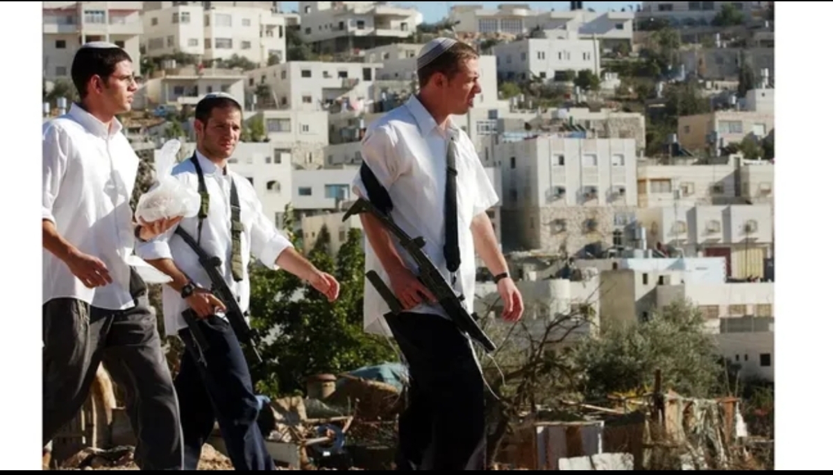 العاروري : تهجير 900 فلسطيني خلال شهر