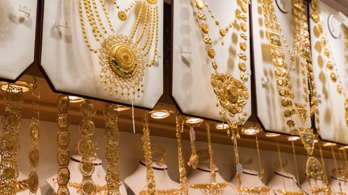 الذهب في الكويت يستقر عند قمة أسبوعية.. عيار 21 يتخطى 42 دينارا السبت