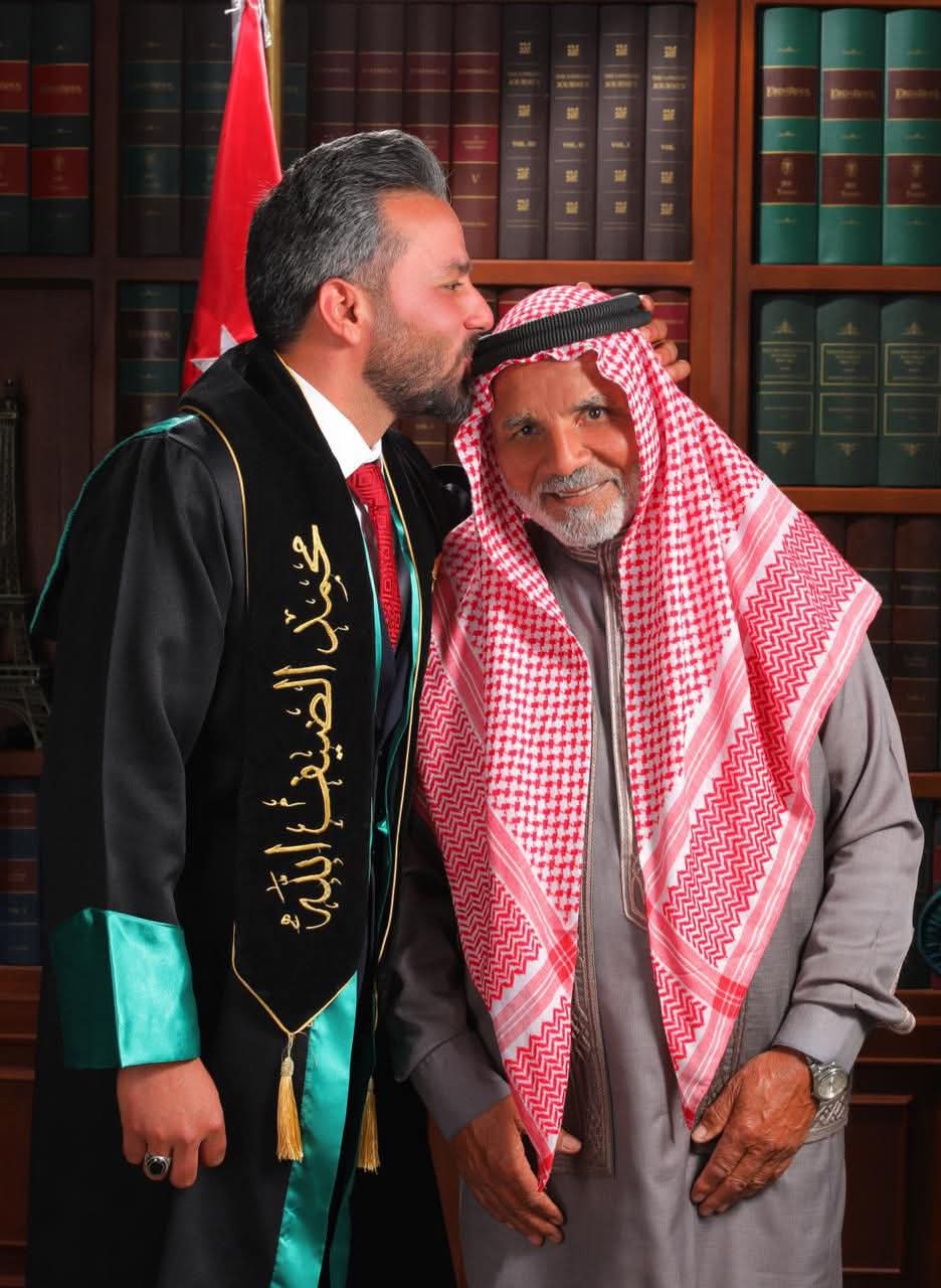 محمد الضيف الله ينال درجة البكالوريوس في اللغة العربية وآدابها من جامعة الزيتونة