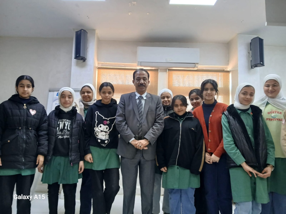 مدير تربية الموقر يؤكد أهمية دعم الطلبة وتنمية مواهبهم
