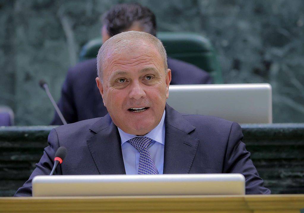 عطية يقترح تنظيم استخدام مواقع التواصل لمن دون 16 عامًا