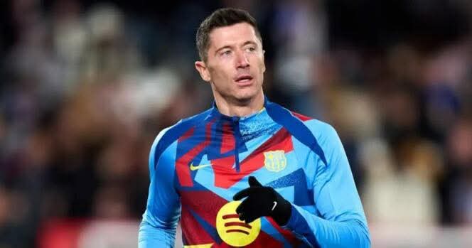 ليفاندوفسكي يدخل قائمة أفضل 15 هدافًا في تاريخ برشلونة