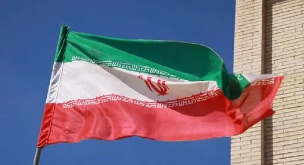 متحدث النظام الإيراني: الخدم والعمال سيسيطرون على ثلاث دول خليجية إذا اندلعت الحرب