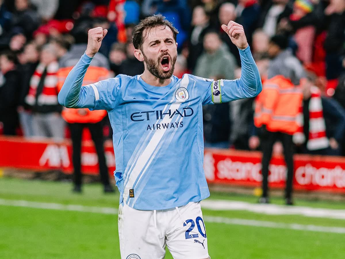 مانشستر سيتي يفوز على ليفربول ويواصل مطاردة أرسنال المتصدر