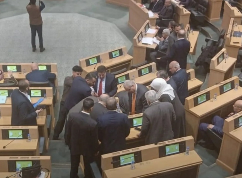 وعكة صحية مفاجئة للنائب صالح العرموطي أثناء جلسة النواب