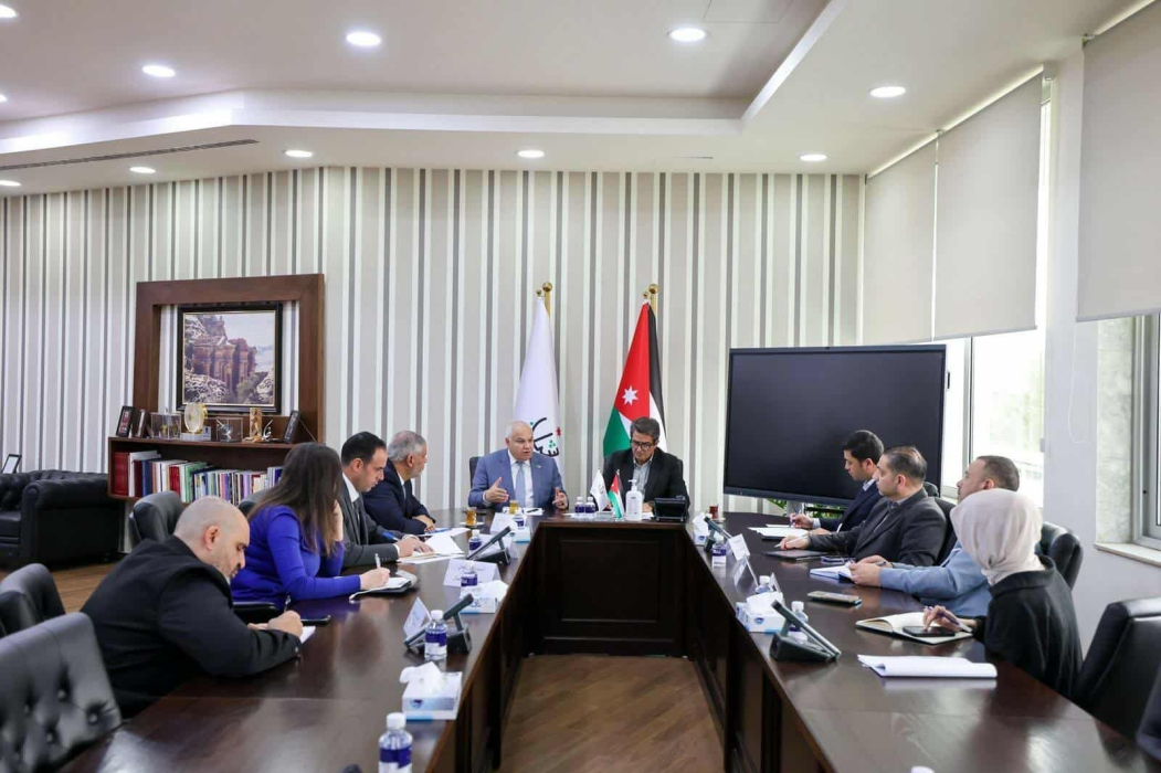 وزيرا الشباب والعمل يبحثان تنفيذ برامج تدريبية تستهدف الباحثين عن عمل