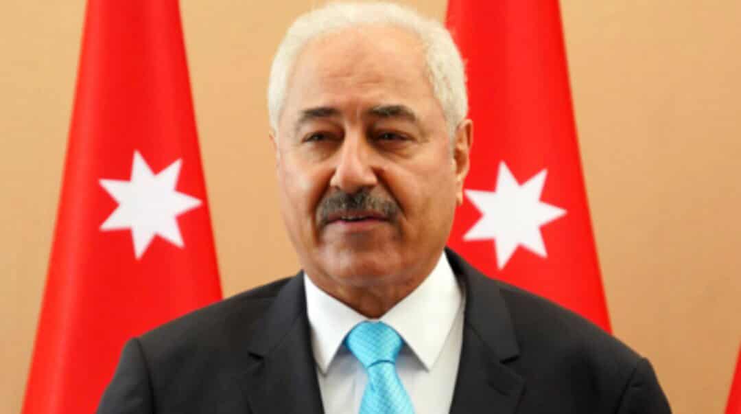 ترك التدخين أسهل من شلح الجرابات !!