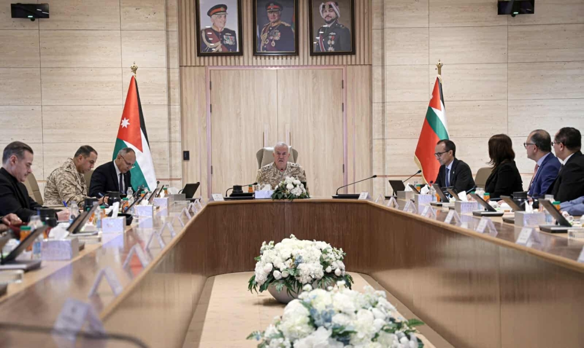 اللواء الركن الحنيطي يرعى حلقة نقاشية متخصصة لتعزيز البحث والتطوير الدفاعي