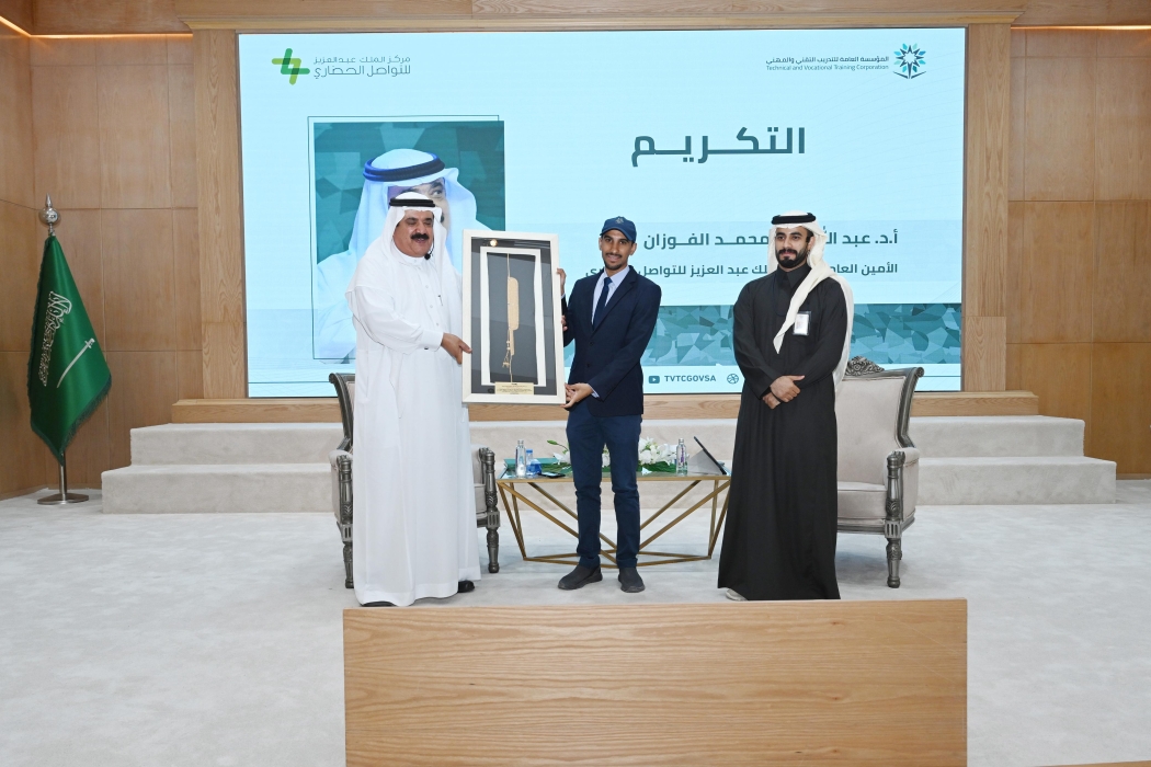 تقنية الأحساء تنظّم جلسة حوارية وتستضيف الأمين العام للتواصل الحضاري