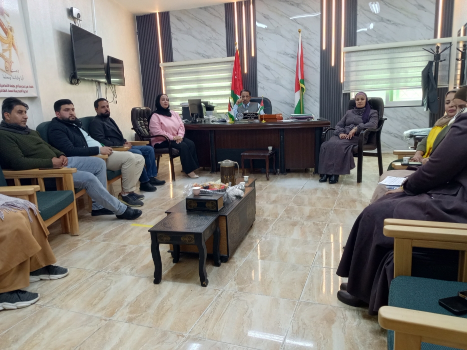 مدير تربية الموقر يبحث آليات تنفيذ التدريب القائم على العمل لطلبة التعليم المهني