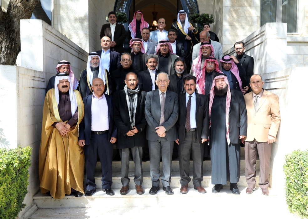 العيسوي خلال لقائه وفدا من ديوان عشيرة العفيشات...صور