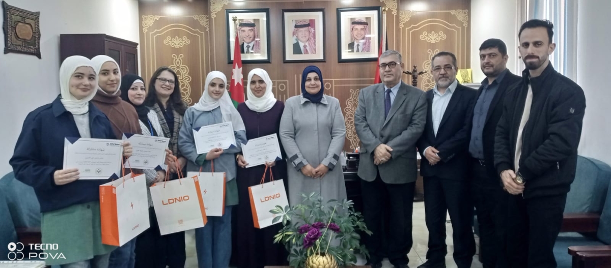 شركة الدائرة الخضراء للبرمجيات تكرم الطالبات الفائزات بمسابقة الأمن السيبراني في تربية المزار الشمالي