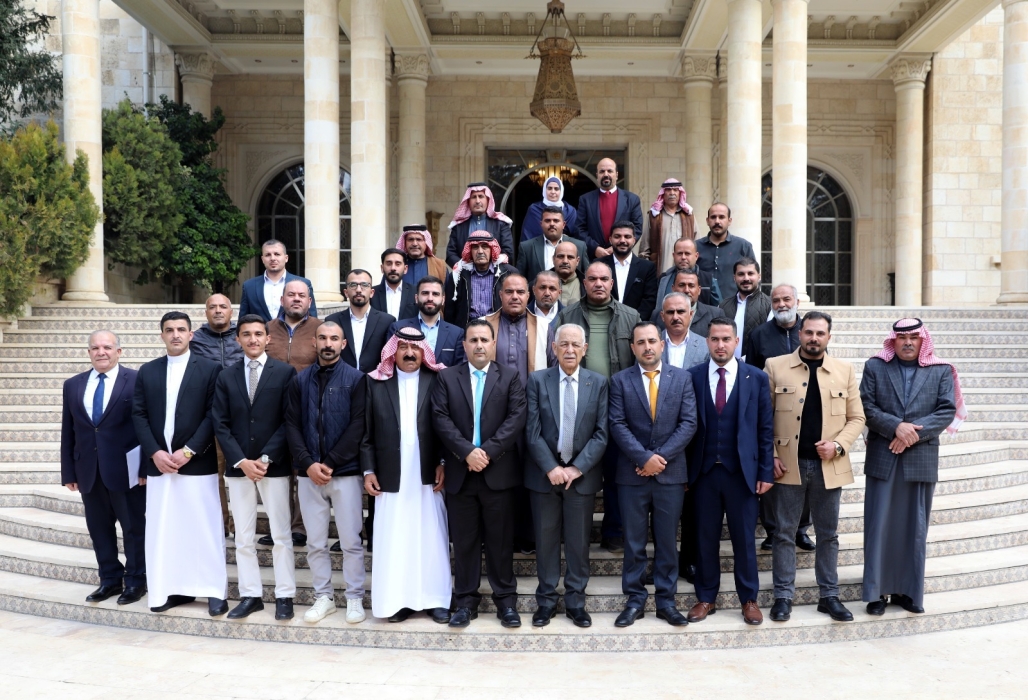 العيسوي خلال لقائه وفدا من أبناء عشيرة المشاقبة...صور