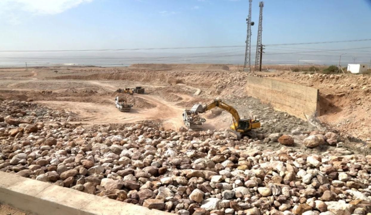 تحصين طريق البحر الميت… الحكومة تسرع مشاريع الحماية من السيول
