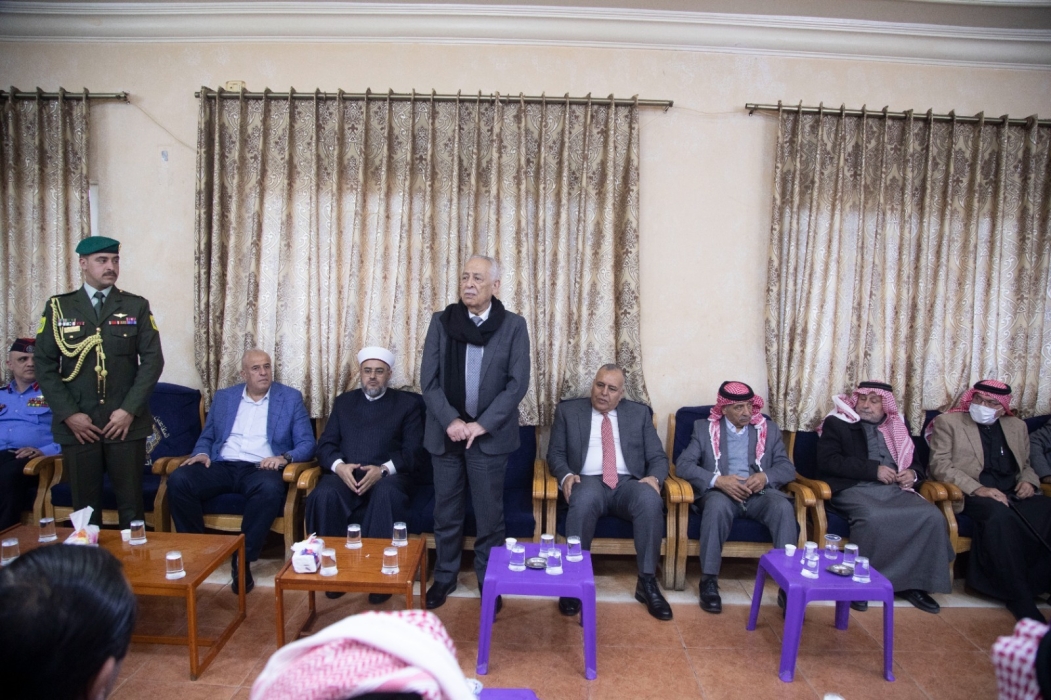 العيسوي ينقل تعازي الملك وولي العهد إلى عشائر القباعي والرشيد والجراح وعرفات...صور