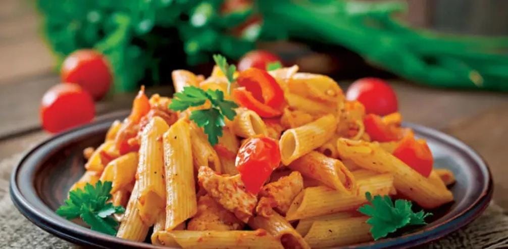 مفاجأة علمية: المعكرونة الباردة تُبطئ امتصاص السكر وتغذي بكتيريا الأمعاء