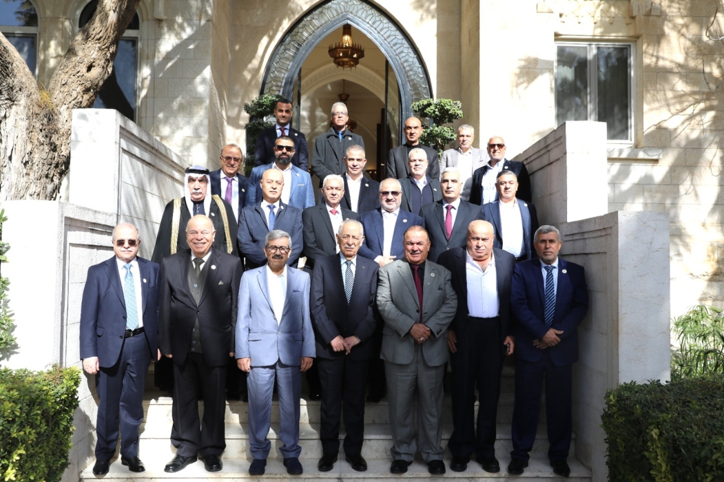 العيسوي خلال لقائه وفدًا من أعضاء جمعية اللد ووفدًا من ملتقى النخبة...صور