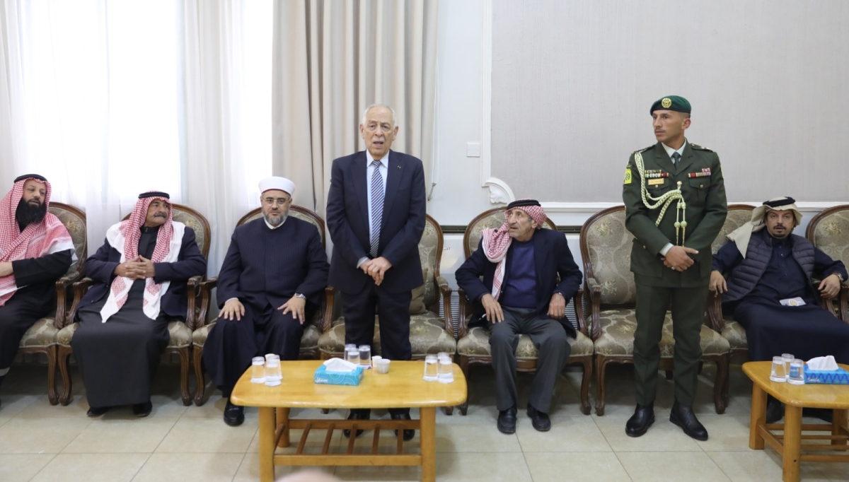 مندوبا عن الملك وولي العهد… العيسوي يعزي عشيرة العمرو*