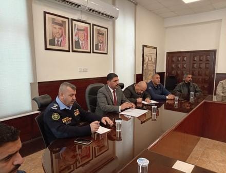 العبادِي: لا تهاون مع المخالفين وضبط للأسواق والمنشآت الصحية في مادبا