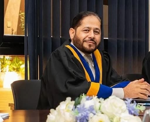 مبارك ترقية الدكتور جهاد علي المومني لرتبة الإستاذية